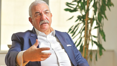 Cesaretin varsa bu lafları git deprem bölgesindeki insanlara söyle. Ali Saydam depremde iktidarın çok başarılı olduğunu yazdı.