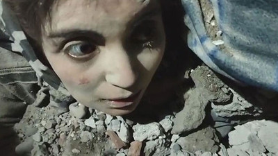 30 saat sonra enkazdan çıkarıldı. Asya'nın kurtarılma anı kamerada