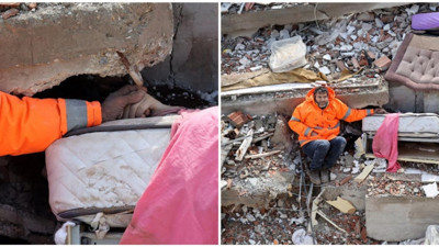 İşte bu çaresizliğin resmi. Depremde kaybettiği 15 yaşındaki kızının elini ilk gününden itibaren bırakamadı