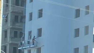 Ulan sizin Allah'ınız yok mu? Adana'da depremde hasar alan duvarları sıva ile kamufle ettiler