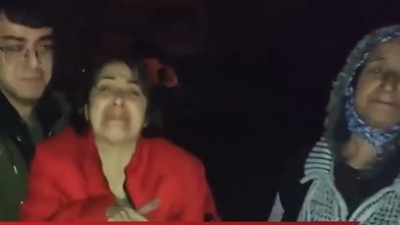 Ailesi enkaz altındayken isyan eden kadın geceyi inletti: Kıyafet değil kurtarma ekibi istiyorum