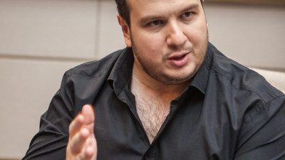 Şahan Gökbakar'dan depremzedelerin 'sesini kesen' kanallara: Utanıyorum hepinizden