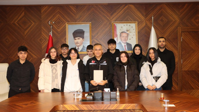 7 yaşındaki çocuk depremzedeler için kumbarasını bağışladı