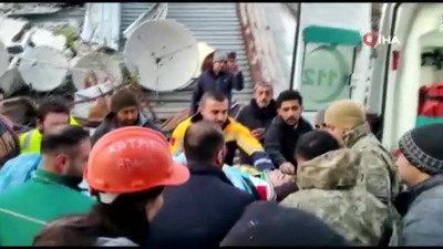 12 yaşındaki Ege, 62 saat sonra enkazdan böyle kurtarıldı