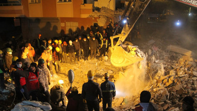 Köpek belirliyor, ekipler o bölgeyi arıyor