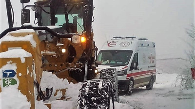 Balıkesir’de kar yağışı ile mücadele sürüyor
