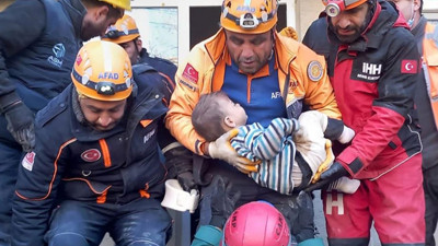 Hatay’da enkazdan 2 yaşındaki çocuk 79 saat sonra kurtarıldı