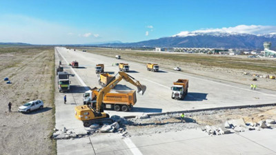 Binali Yıldırım: Hatay Havalimanında CHP'li belediyelere ait çalışan araç göremedim