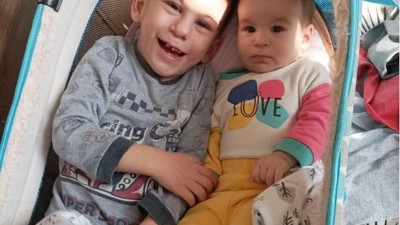 Depremde hayatını kaybeden 2 kardeş toprağa verildi