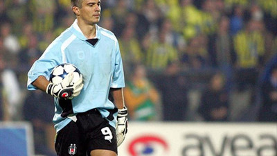 Depremzeledere büyük destek. Pancu unutulmaz maçtaki eldivenleri sattı