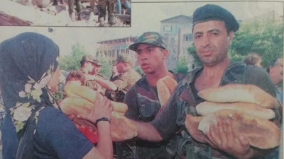 Yandaş medyanın devlet çöktü dediği 1999 depreminde asker hem ekmek dağıttı hem de kurtarma çalışmalarına katıldı