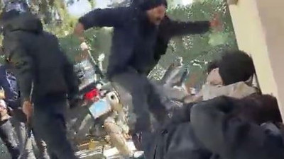 Vatandaş kendi adaletini kendi sağlıyor. Yağmacılara sıra dayağı