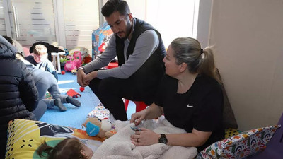 Nuri Şahin ve eşi depremzede çocuklara koştu