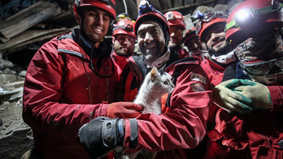'Holigan' Hatay'daki enkazdan 116 saat sonra canlı olarak çıkarıldı