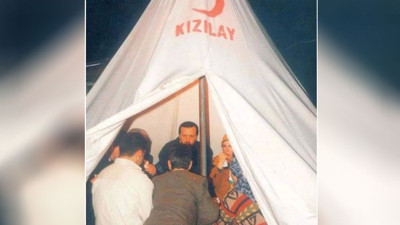 Erdoğan Marmara depreminde tek tek çadırları dolaşmış, 'kader planı' dememiş dönemin hükümetini eleştirmişti