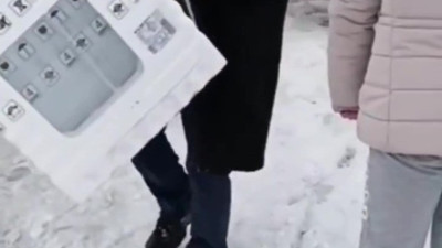 BİM'i kadın çoluk çocuk yağmaladılar. Et kokarsa tuzlanır tuz kokarsa çare yok. Talana sadece bir kişi karşı çıktı