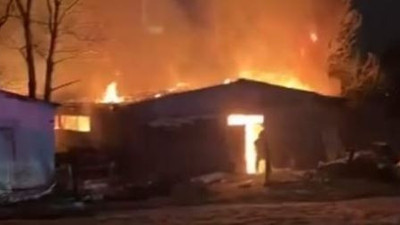 Sünger deposu alevlere teslim oldu