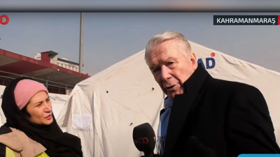 Uğur Dündar çadırkentte depremzedelerin dertlerini dinledi