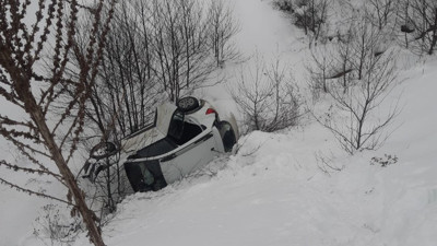 Deprem bölgesinden dönen gönüllüler kazaya karıştı: 4 yaralı