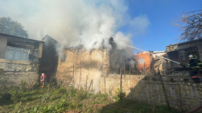 Mersin'de 3 ev yangından zarar gördü (12 Şubat 2023)