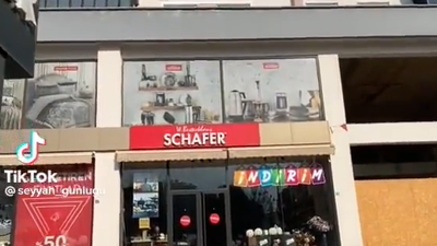 Vitrindeki tabaklar çatal kaşıklar bile yerinden oynamadı. Karşısındaki bina ise kum gibi yıkıldı. Deprem öldürmedi sahtekârlık öldürdü