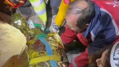 Gel de kahrolma. Enkazdan 138 saat sonra çıkarılan kadın: Param yok ne olur beni özel hastaneye götürmeyin