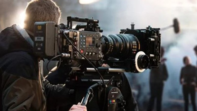 Diziler sete çıkmaya başladı. Deprem felaketi yüzünden çalışmalarına ara vermişlerdi.