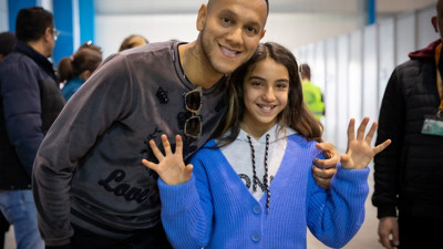 Depremde ailesini kaybeden 1 kız çocuğunu evlat edinecek. Josef de Souza açıkladı