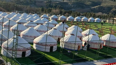 Kırgızistan'ın gönderdiği çadırlar Türkiye'ye ulaştı