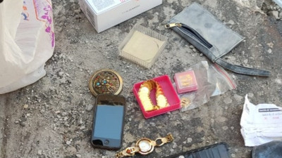 Gönüllü madenci enkazda bulduğu altınları bakın ne yaptı