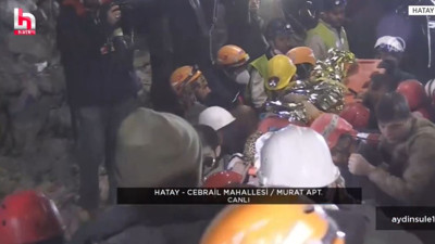 Hatay'da depremin 9. gününde mucize: Baba ve kızı sağ olarak kurtarıldı