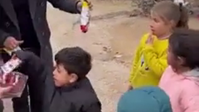 Kendi küçük yüreği kocaman çocuk. Aldığı iki sütten birini geri bırakan depremzede çocuk düşündürdü