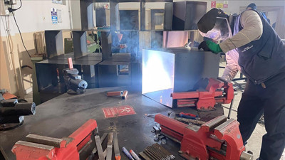 Depremzedeler için soba üretiyorlar