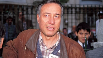 Kemal Sunal'ın milyonlar teklif edildiği halde neden inşaat reklamlarında oynamadığını açıkladı. Para için oynayıp insanları kandıran ünlüler utansın