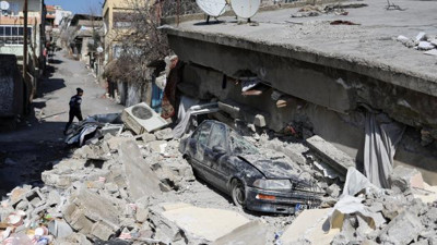 Kırgızistan Acil Durumlar Bakanlığı çalışanları depremzedelere 1 milyon TL bağışladı