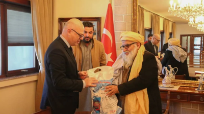 Taliban'dan Türkiye'ye deprem yardımı: Naylon poşet içinde teslim edildi