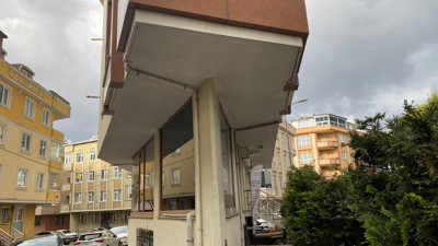 İncecik duvar üstüne yapılan binanın müteahhidi: Kesinlikle deprem yönetmeliğine uygun