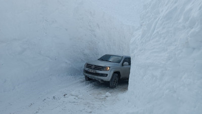 Kar tünelleri kepçe boyunu geçti