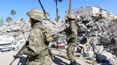 Deprem bölgesi Mehmetçiğe emanet