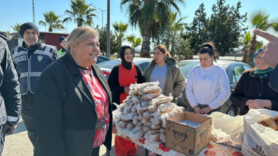 Depremzedelere 70 liraya çorba satan tesisin girişinde çorba ikram ettiler