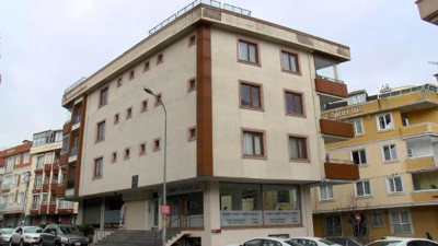 Tasarımıyla sosyal medyada gündem oldu. Binanın müteahhidi binasını savundu