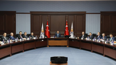 AKP MYK’da konuşulanlar sızdı. Kulisler seçim için hangi tarihi konuşuyor