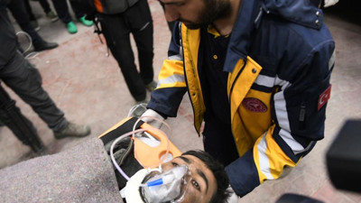 260 saat sonra enkazdan sağ çıkarılan depremzedenin elindeki tespih dikkat çekti