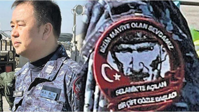 Deprem yardımı için gelen Japon komutanın kolundaki Atatürk peçine bakın