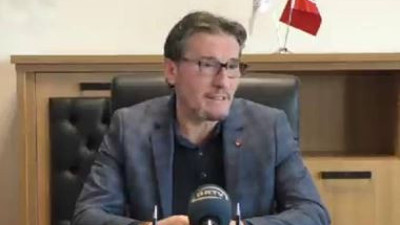 Helal olsun! İlahiyatçı profesör ben anlamam diyerek mimarlık fakültesinden istifa etti. İstifa haberi gelir gelmez İmam Hatipliler atama kuyruğuna girdi