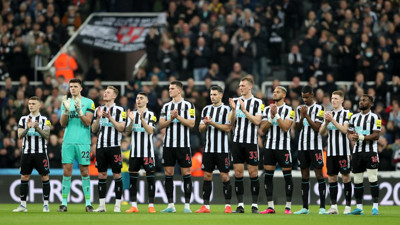 Newcastle United-Liverpool maçında Atsu için saygı duruşu yapıldı