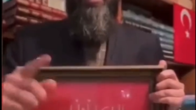 Sahte hoca evlerin depremden bu yazı ile korunacağını iddia ediyor. Kim bu şarlatanlığa dur diyecek