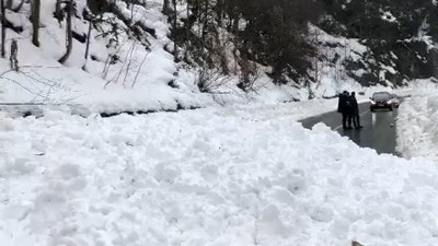 Ayder Yaylası yolunda çığ düştü