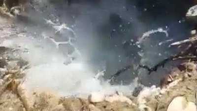 Yer yarıldı dere içine akmaya başladı. Diyarbakır'da depremden sonra korkutan olay