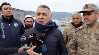 Afet bölgesinde görevli Vali: Memurlar, işçiler bir aylık maaşlarını almasınlar ne olacak? Aç kalmayız